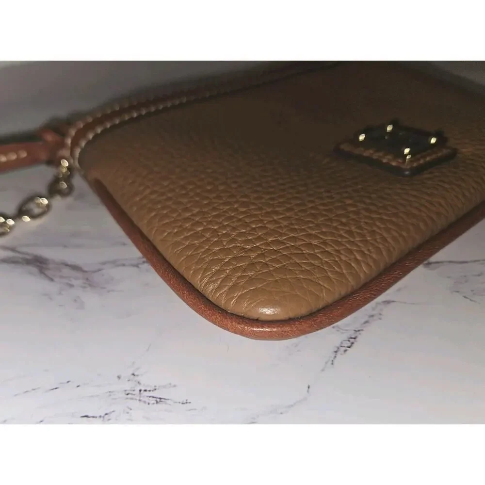 NWOT! Dooney & Bourke Pebble Grain Small Coin Case Brown 6.5x4.25